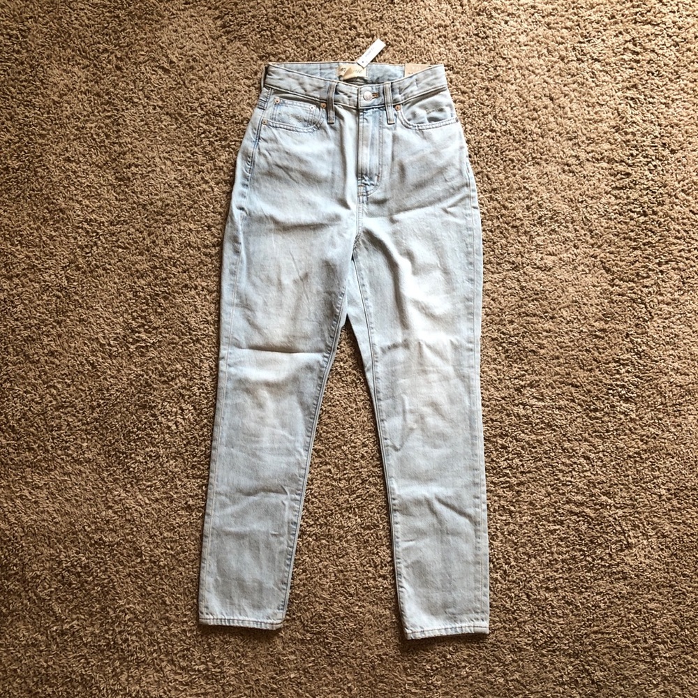 Madewell The Curvy Perfect Vintage Jean in light blue - Picture 2 of 11